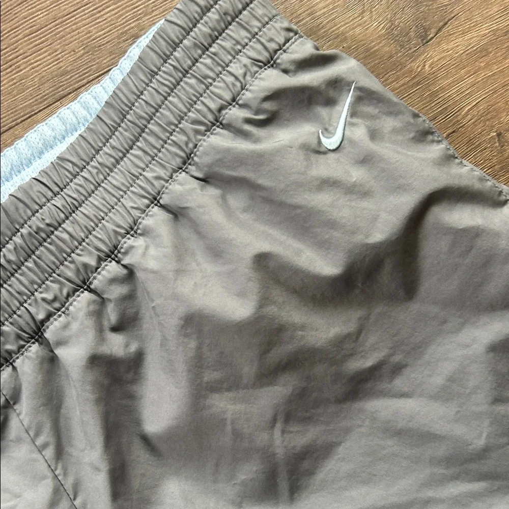 Nike Men's Gray Track Pants with Reflective Trim! Large